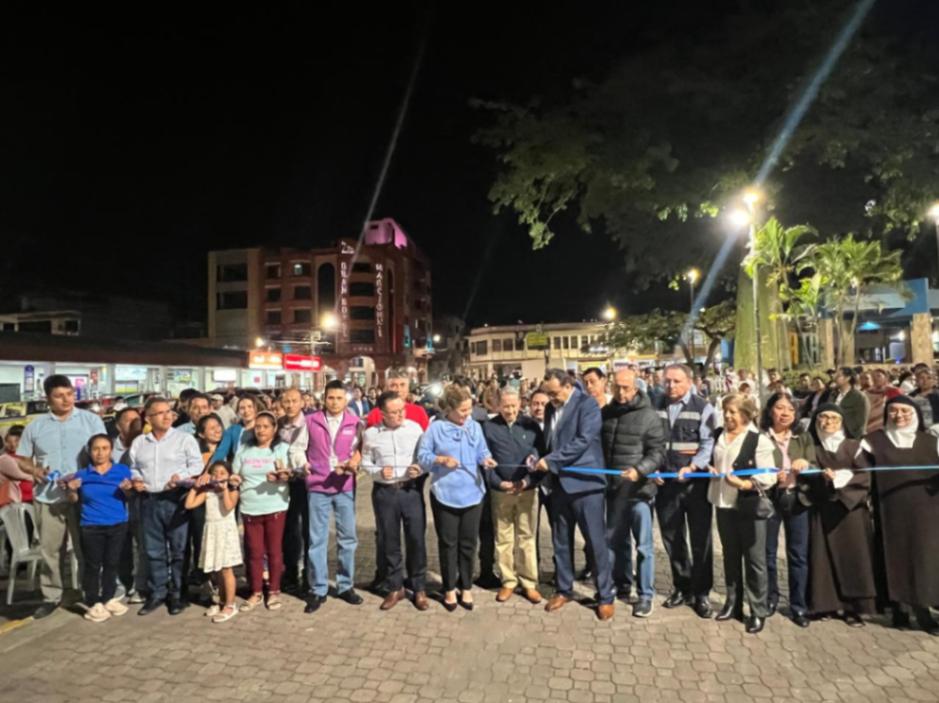 Hubo un acto especial con la presencia de autoridades cantonales y del presidente de la Empresa Eléctrica, Alfredo Vinicio Zúñiga Tinizaray.