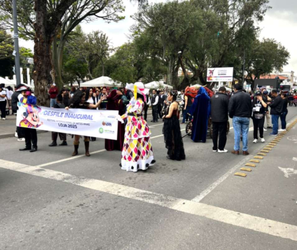 Las delegaciones se concentraron el Parque Bolívar para ultimar sus preparativos.