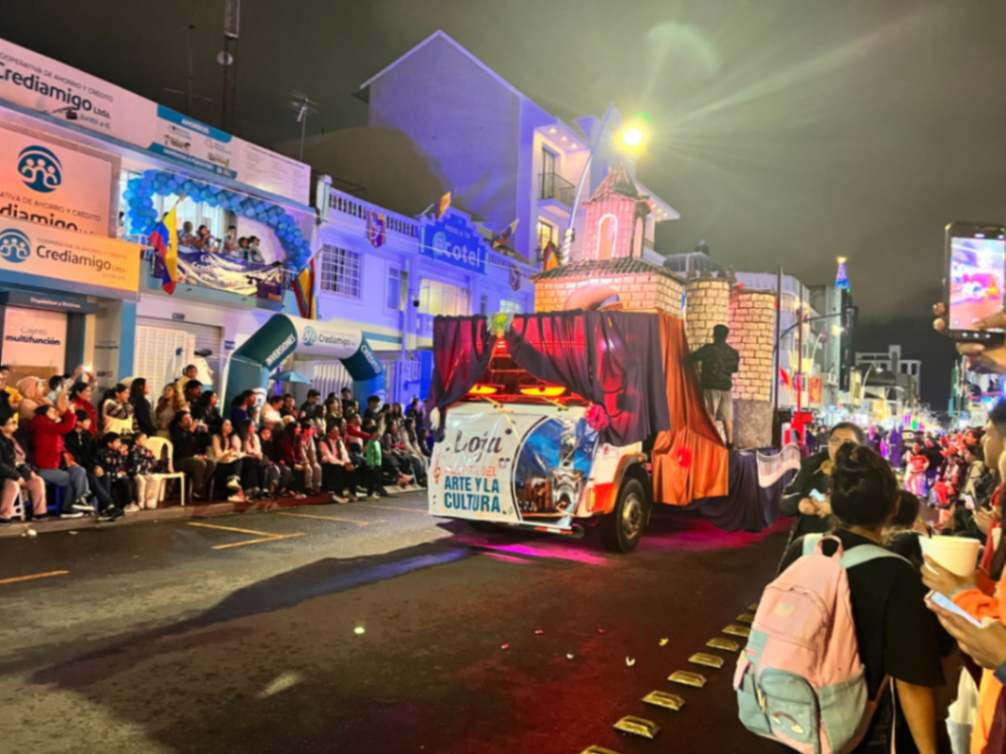 Las propuestas artísticas en los carros alegóricos fueron variadas.