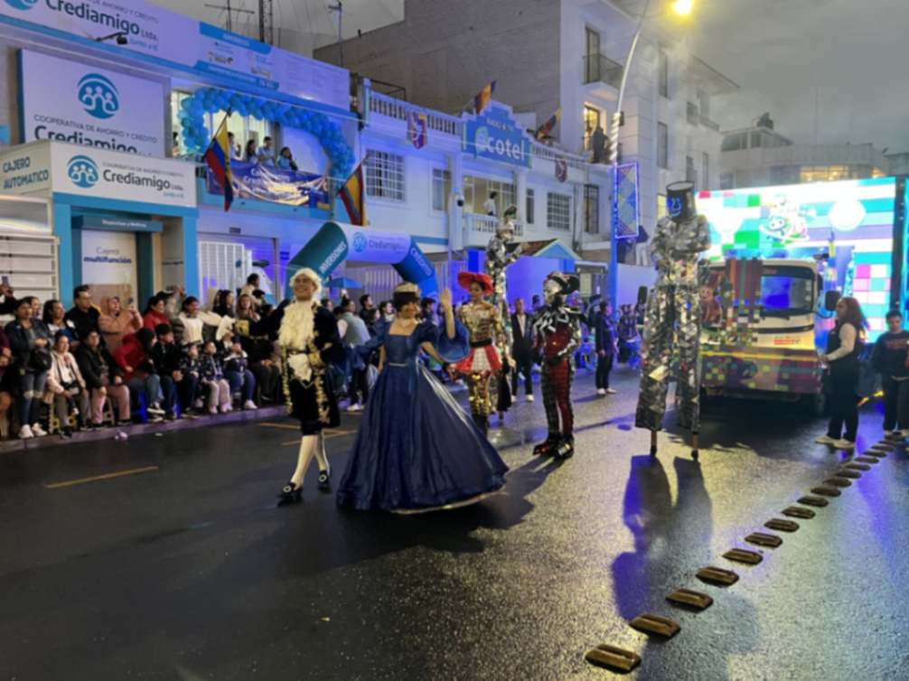 La originalidad en los distintos trajes también llamó la atención.