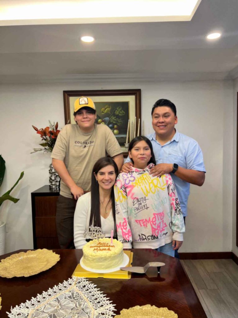 El empresario lojano destaca la importancia de la familia, la disciplina y la fe para sostener un negocioEl empresario lojano destaca la importancia de la familia, la disciplina y la fe para sostener un negocio.