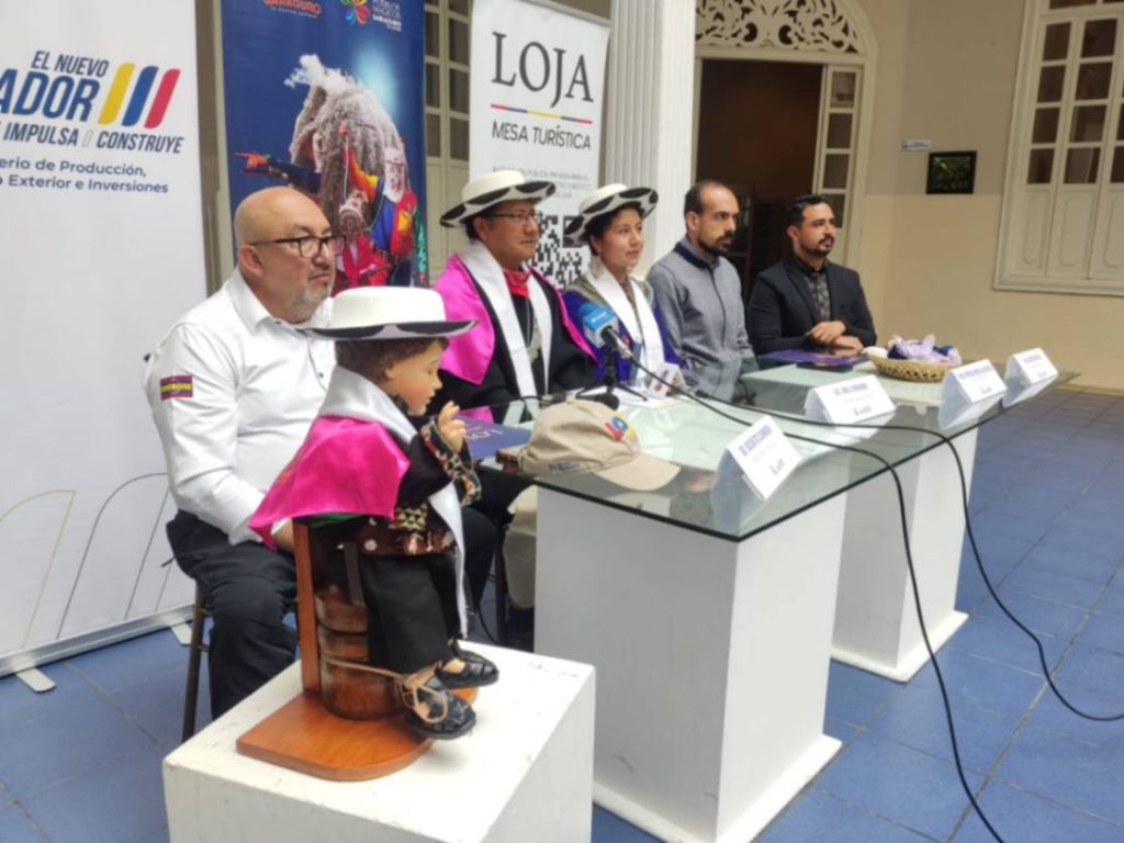 La rueda de prensa se cumplió el último viernes, 28 de noviembre de 2025, en la ciudad de Loja.