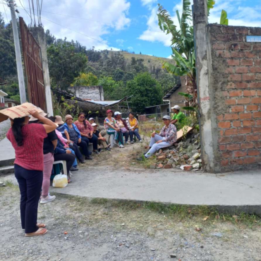 Los moradores permanecen de manera constante en el espacio que aseguran pertenece a la comunidad y a la Curia.