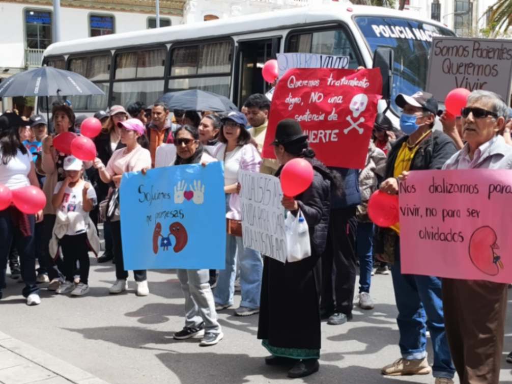 Los enfermos con insuficiencia renal exigen atención urgente al Estado. (Fotografía archivo)