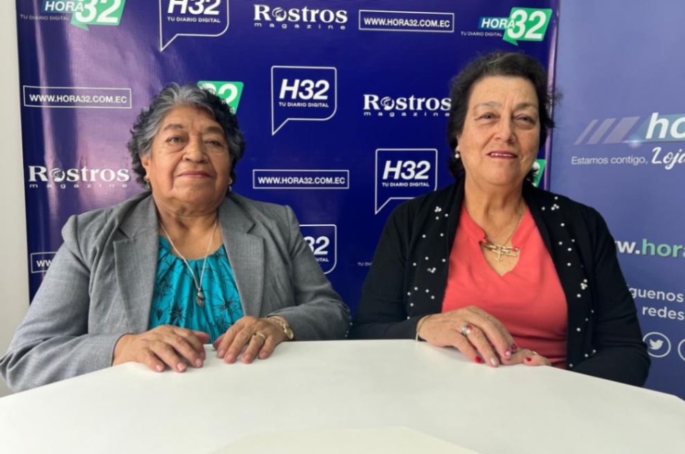 Lidia Díaz Macas, Princesita de Navidad, y Gloria Ochoa, coordinadora del Grupo de Adultos Mayores Felices al Atardecer.