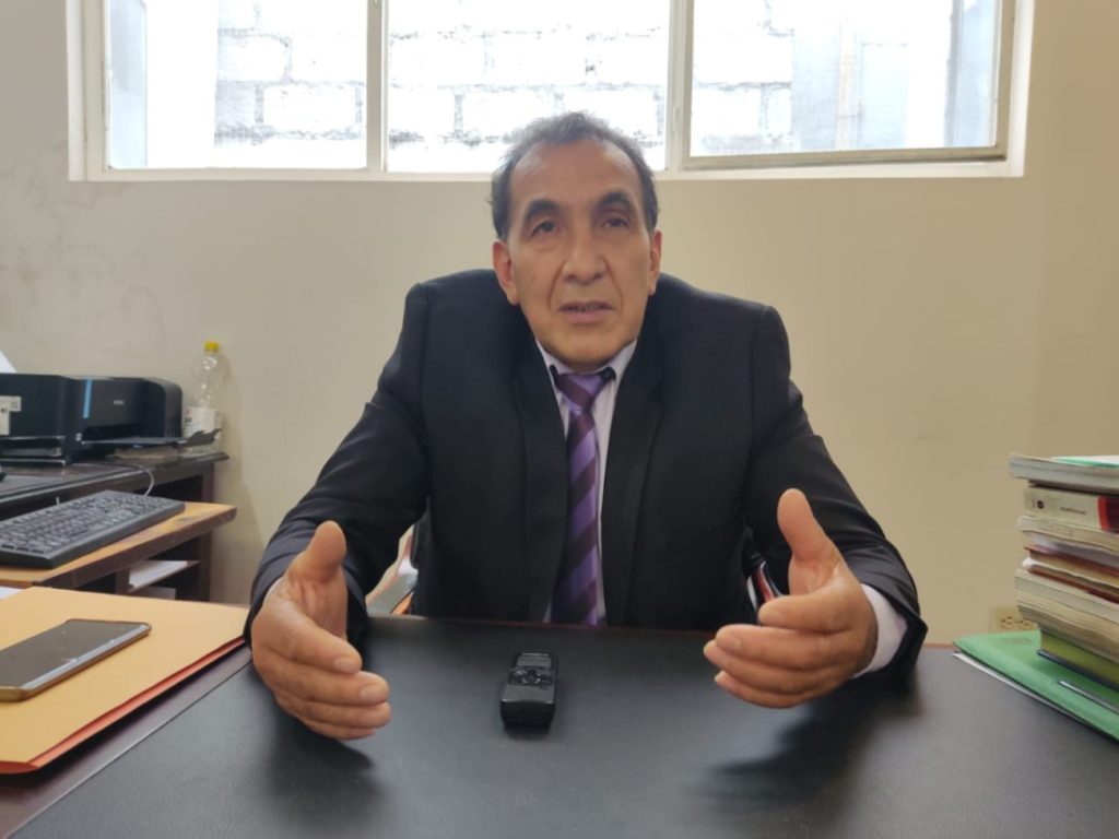 El jurisconsulto lojano dice que el mal estado de las vías perjudica al ciudadano que tiene que transportarse de un lugar a otro.