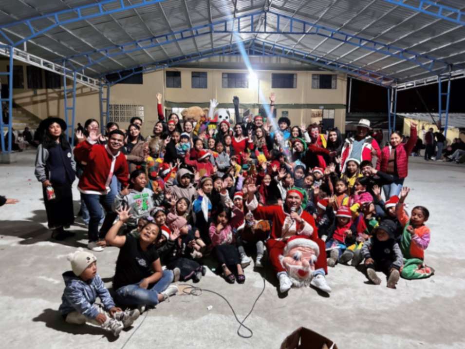 Durante las respectivas jornadas, los organizadores entregaron premios, refrigerios y canastas navideñas.