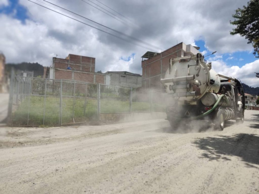 En la ciudadela Los Rosales, contigua a Los Geranios, sus calles se encuentran en mal estado.