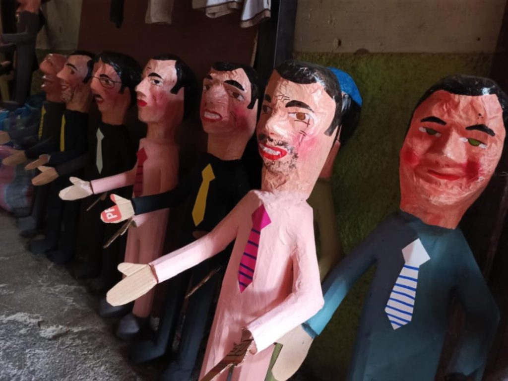 Coloridos monigotes se convierten en protagonistas de la celebración de fin de año.