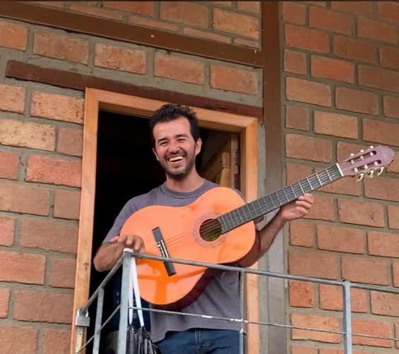 Al hoy decesado sus amigos lo recuerdan por su especial don de gente.