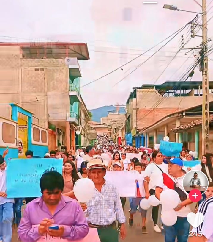La marcha se cumplió el último miércoles, 7 de enero de 2026, por las diversas calles de Macará.