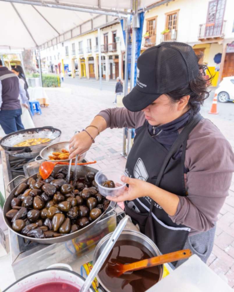 En la plaza San Sebastián se realizó la Feria del Dulce, un espacio que congregó a alrededor de 60 emprendedores locales.