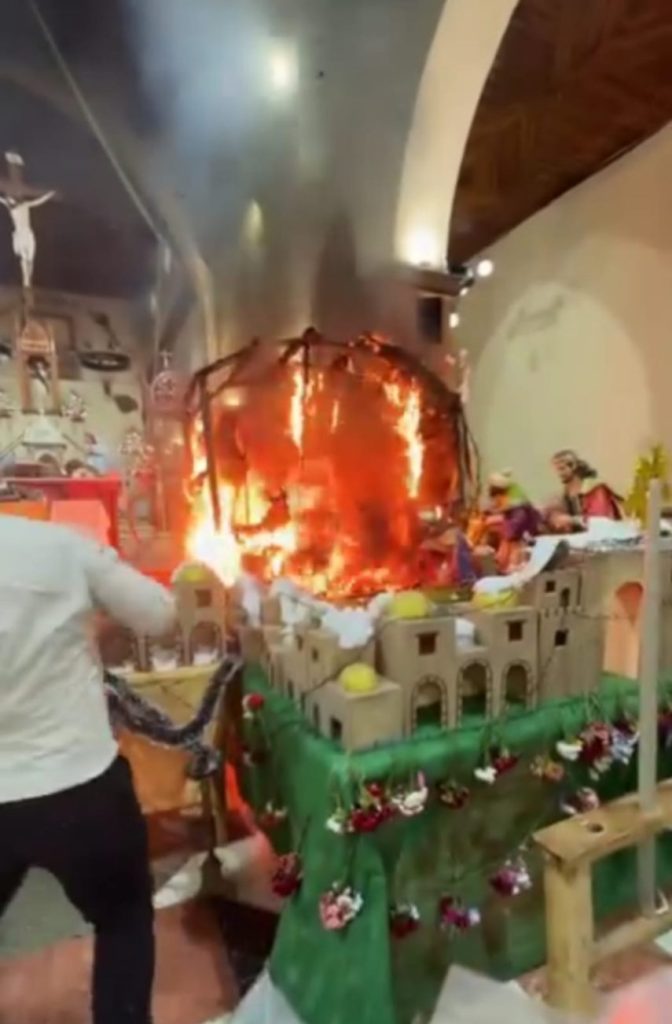 El flagelo contaminó el nacimiento elaborado por los fieles del cantón lojano. (Imagen cortesía: Lady Priscila-Saraguro)