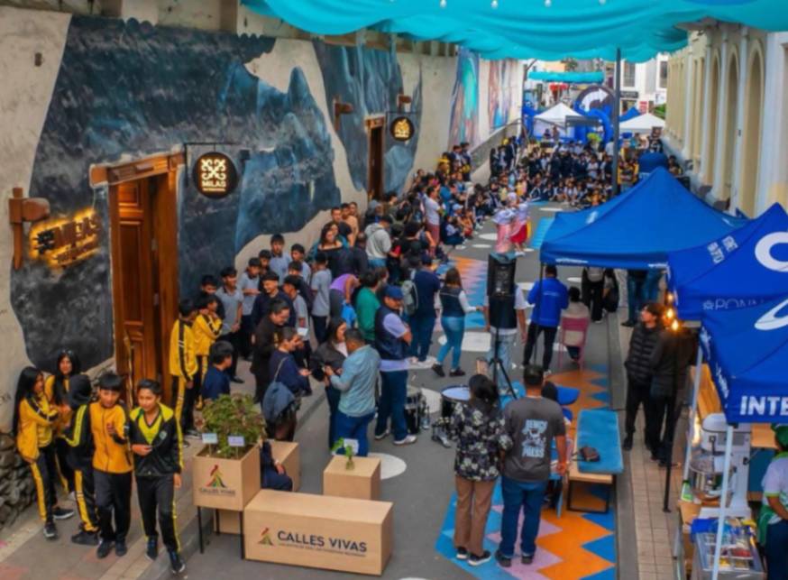 La actividad transformó la calle Rocafuerte en un espacio cultural y recreativo para la ciudadanía.
