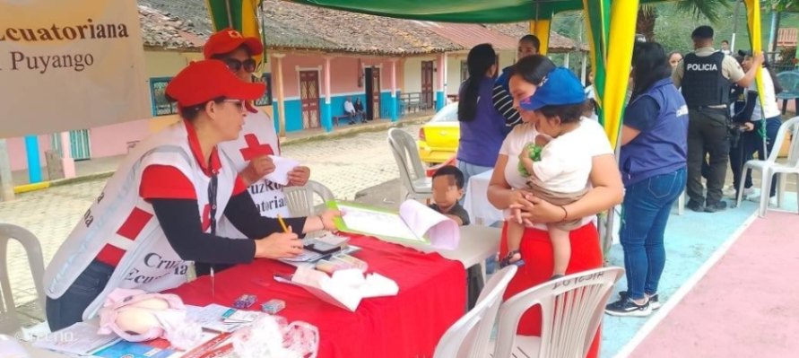 Ciudadanos que acudieron al stand de la entidad fueron atendidos por el personal de la entidad.