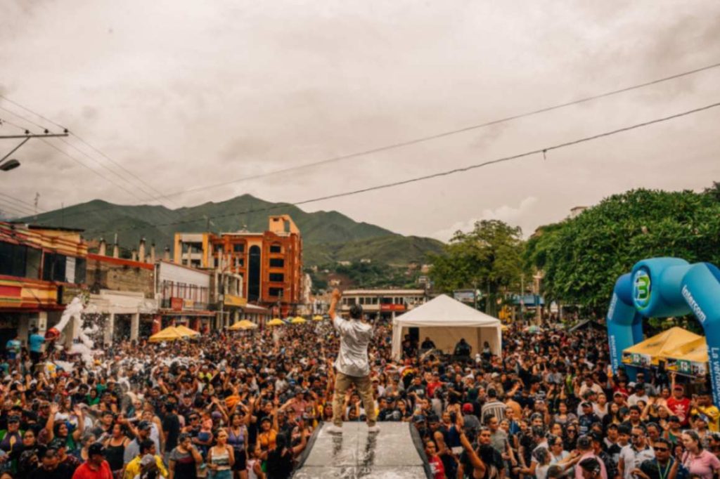 El Parque Central de Catamayo se prepara recibir a los visitantes.