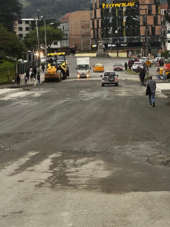 El puente de La Argelia, cerca de la Universidad Nacional de Loja, fue reabierto ayer, pero de manera provisional.