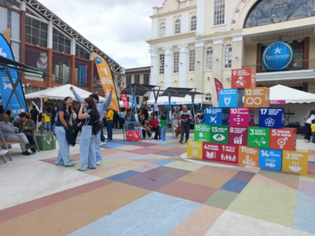 Estudiantes presentaron proyectos y prototipos durante la feria.