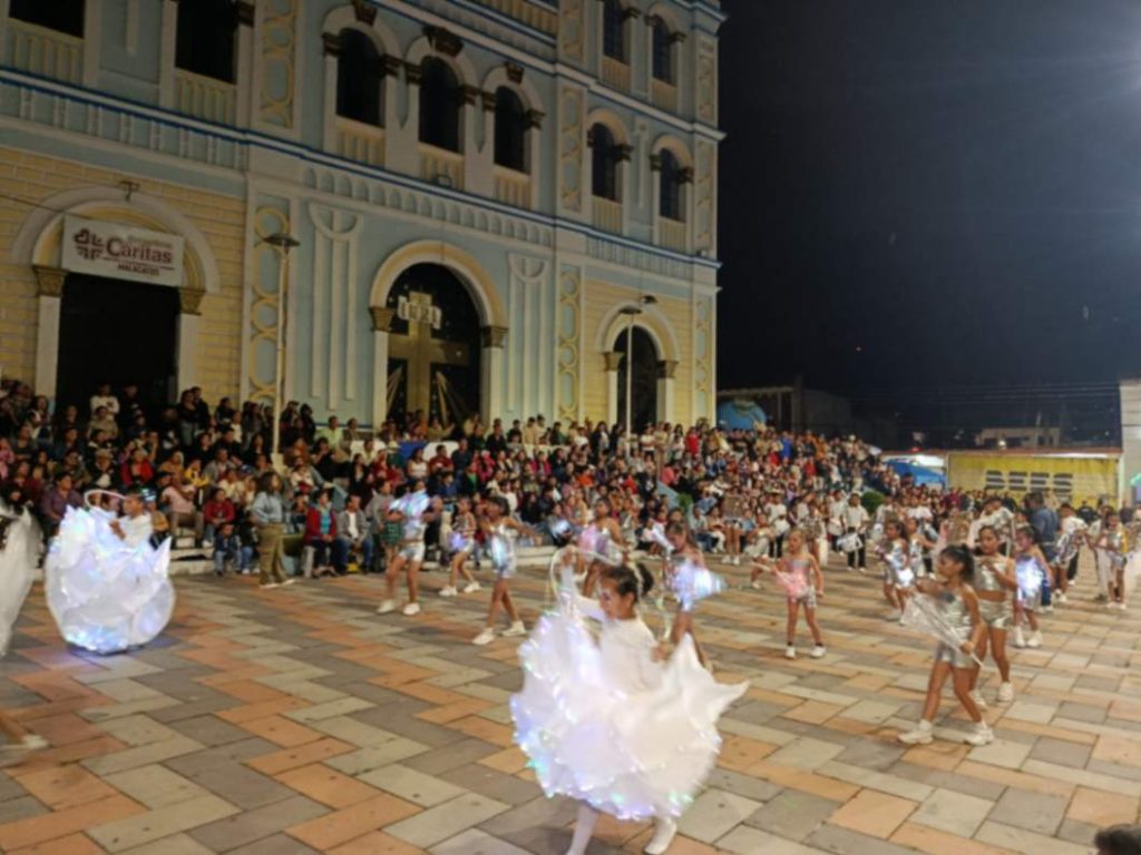 La apertura se cumplió en la plaza central, el último viernes, 13 de febrero de 2026.