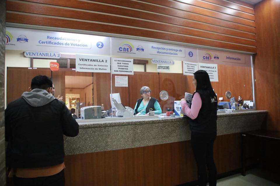 Los certificados de votación se pueden obtener en las ventanillas o en línea.