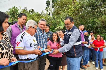 La jornada concluyó con el corte de cinta y una presentación cultural.