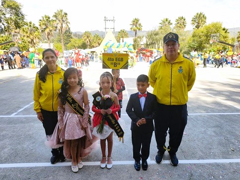 Amelia González Salazar, de cuarto año, paralelo B, es la nueva Niña Deportes de Educación General Básica, en el Comil-5.