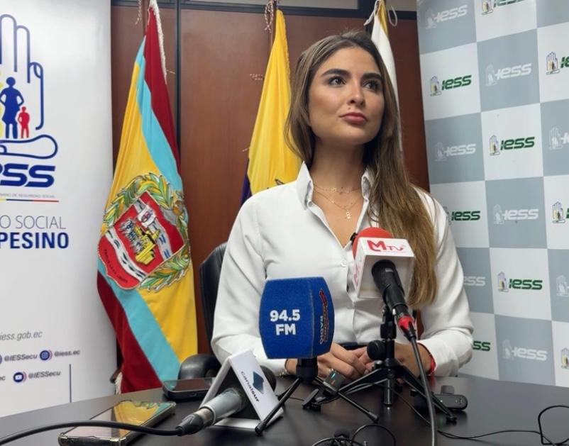 Giovanna Ubidia, directora nacional del Seguro Social Campesino, durante su visita al IESS Loja.