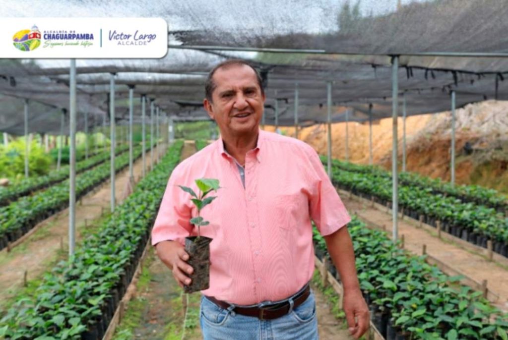 El alcalde del cantón, Víctor Hugo Largo, lidera la actividad productiva que tienen aceptación en los productores.