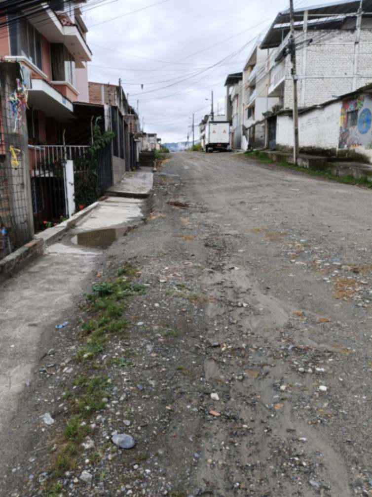 El estado de las calles del sector es deprimente, sin que autoridad alguna atienda el requerimiento.