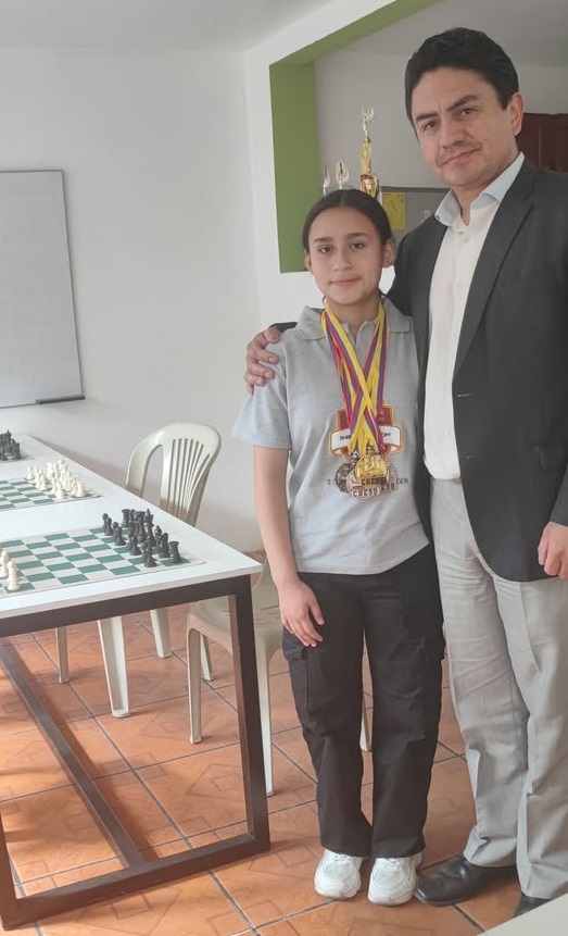 Camila Gálvez Hidalgo junto a Enrry Lara León.
