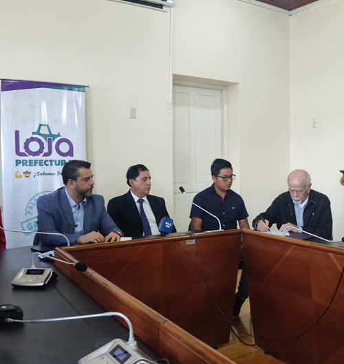 La firma se cumplió ayer, en las instalaciones del Gobierno Provincial, con la presencia de autoridades y beneficiarios.