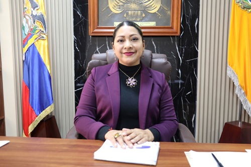Daysi Roxana Granda Jumbo se encuentra frente al Municipio desde el lunes, 30 de marzo de 2026.