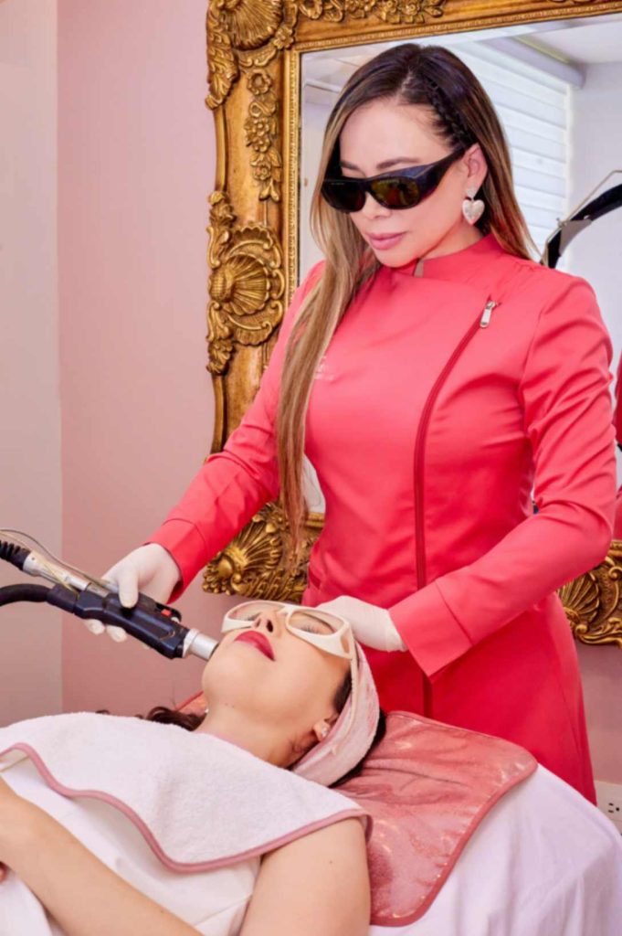 Angélica se define como una mujer resiliente, perseverante y fuerte.