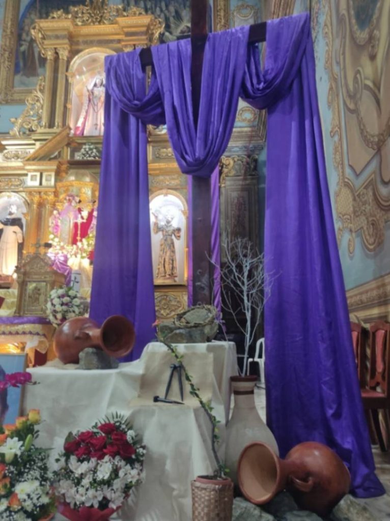 En los diversos templos católicos se cumplen actos.