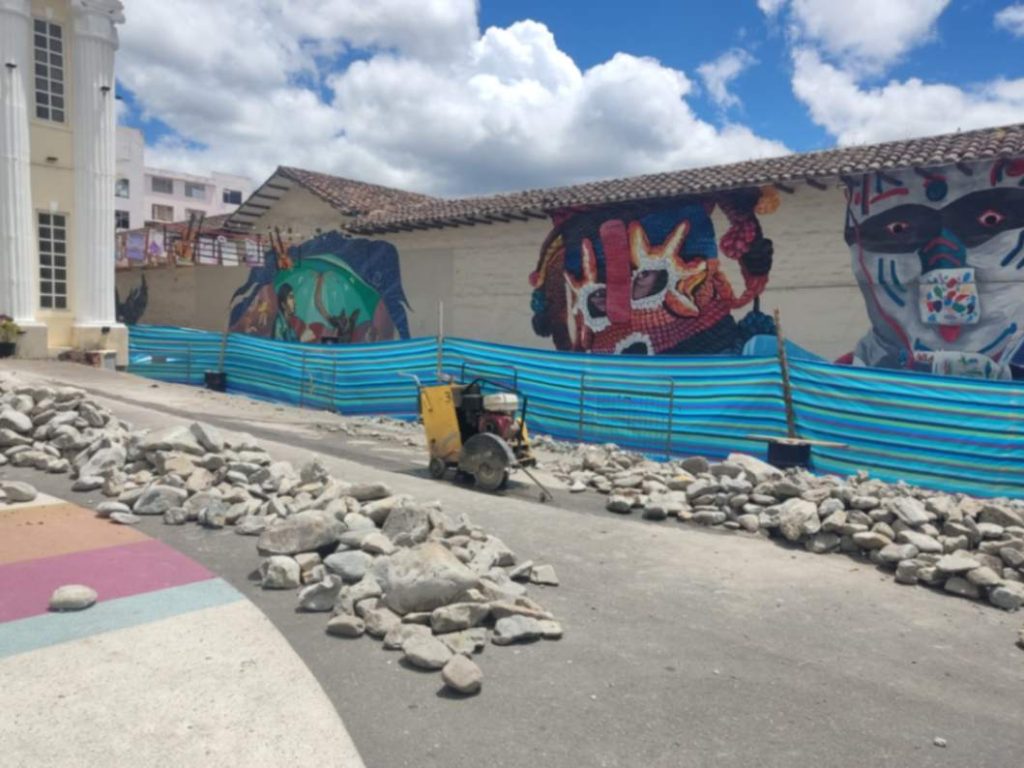 Al momento se vienen ejecutando trabajos en la Plaza de la Cultura, que empezaron con el derrocamiento de un muro.