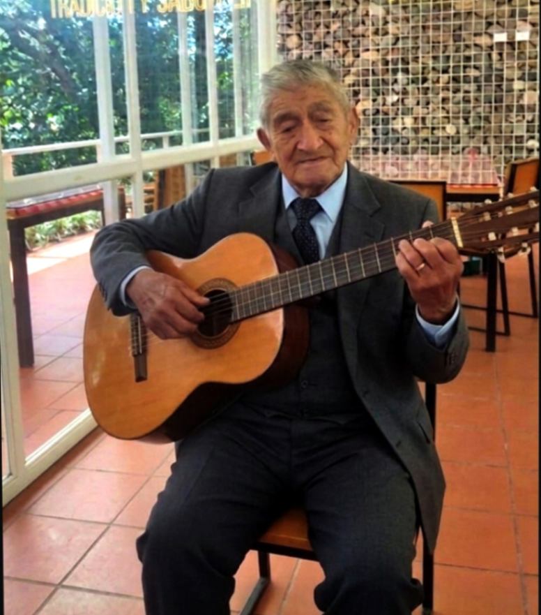 El recientemente homenajeado es oriundo de Olmedo.