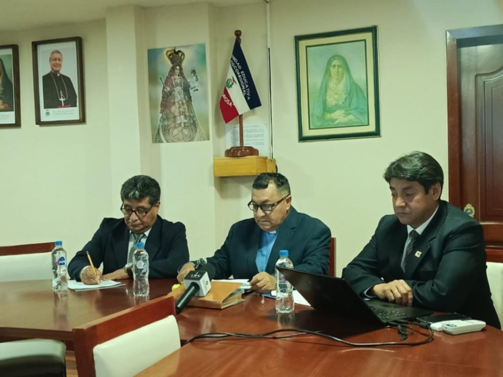 Autoridades de la unidad educativa presentaron la agenda de actividades.
