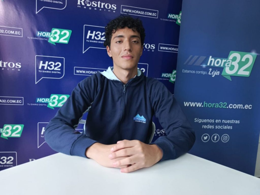 José Luis Freire, estudiante lojano, obtuvo el segundo lugar en el certamen nacional de microcuento organizado por la UDLA.