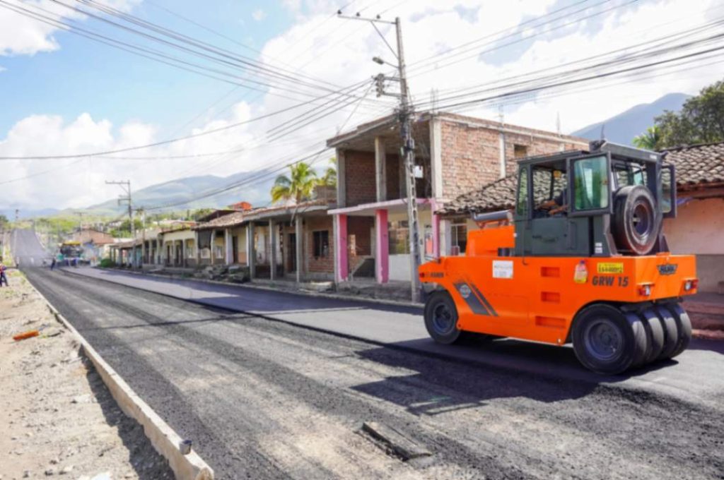 La vía contribuirá a descongestionar el tránsito vehicular y potenciar el desarrollo turístico y económico de Catamayo.
