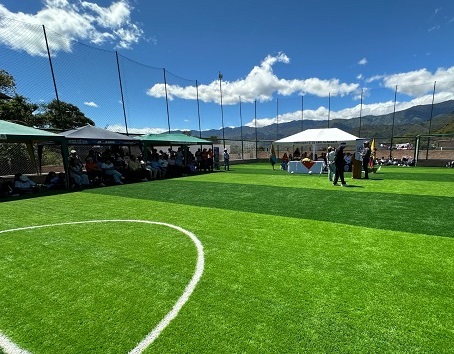 La cancha luce totalmente renovada.