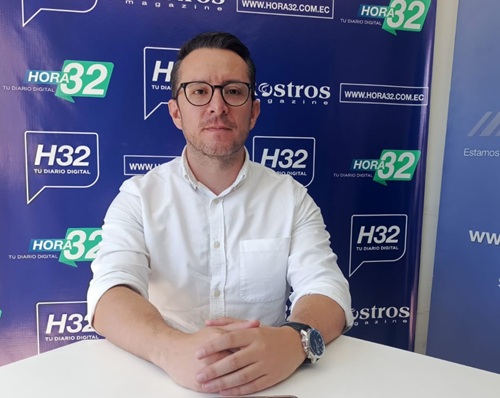 Diego Vásquez Bracho, cirujano mastólogo de Solca Loja, invita a la comunidad médica a participar en el simposio.