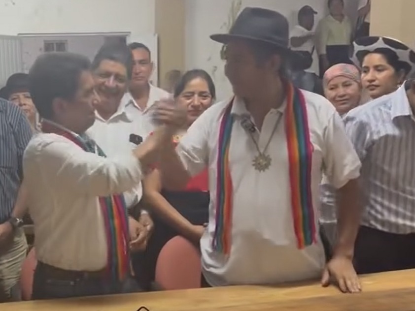 Cléver Jiménez y Salvador Quishpe, luego del anuncio de la precandidatura.