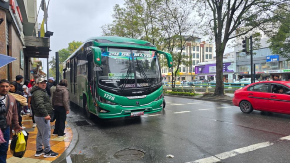Son 238 buses los que brindan el servicio en la urbe lojana.