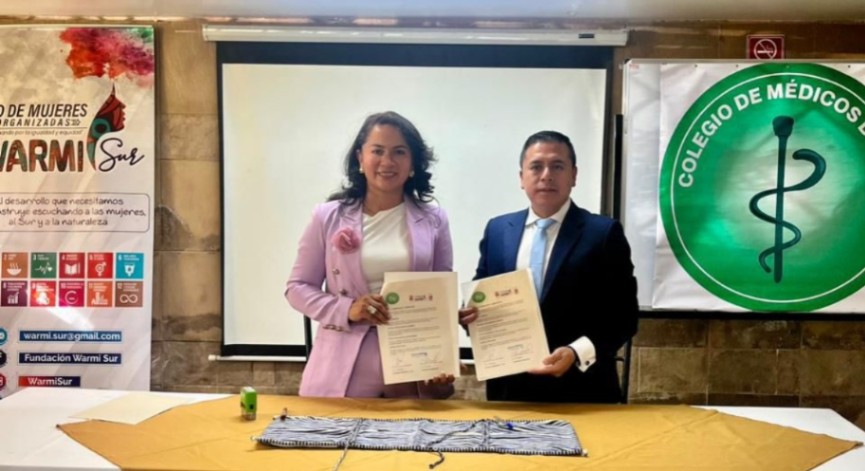 Lucía Placencia y Danny Valle, durante la firma del convenio.