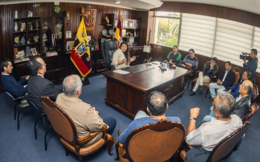 La alcaldesa se reunió este martes en dos ocasiones con los dirigentes del transporte, pero no hubo acuerdos.