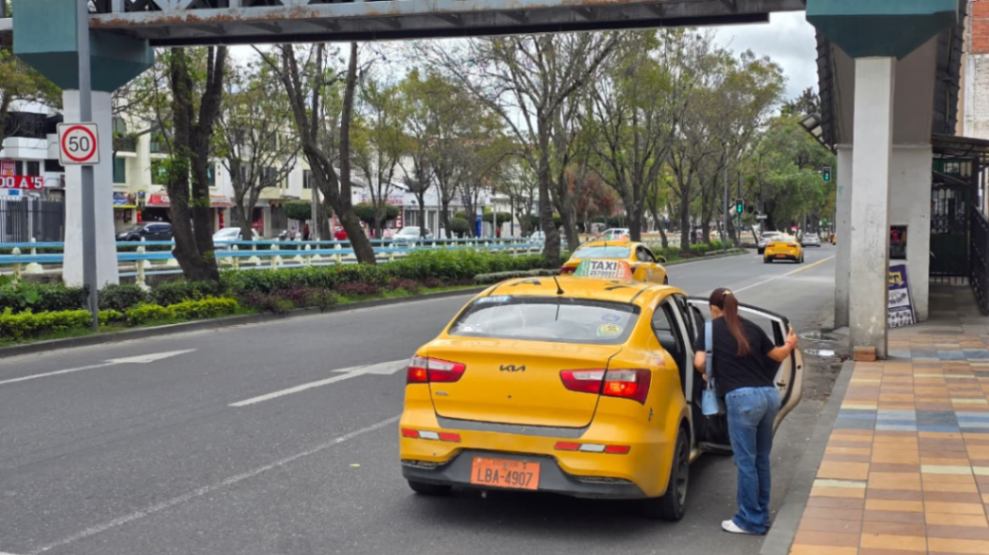 El taxi es uno de los medios de transporte público cuya demanda ha subido en estos días.