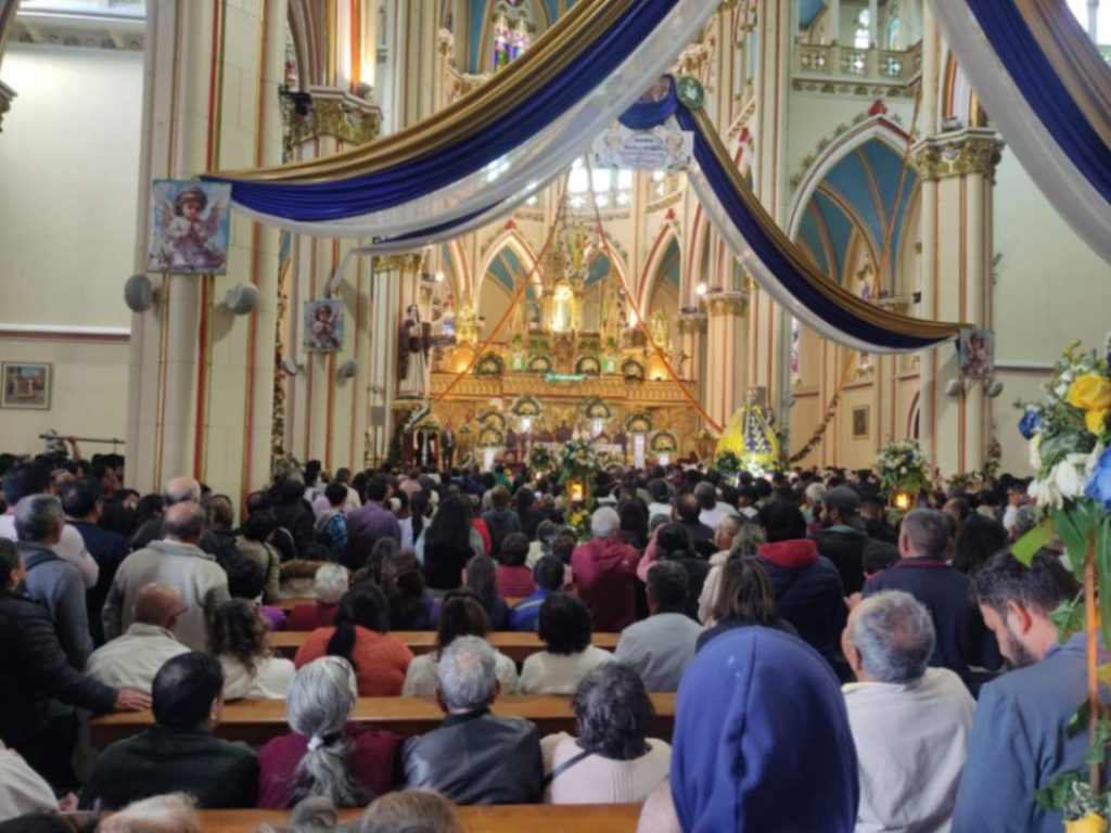 Se cumplió una procesión por las diversas calles de la parroquia.