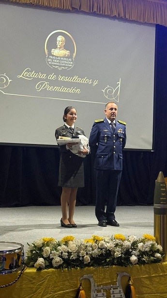 El concurso se cumplió en el teatro del Colegio Militar No. 1, en Quito.