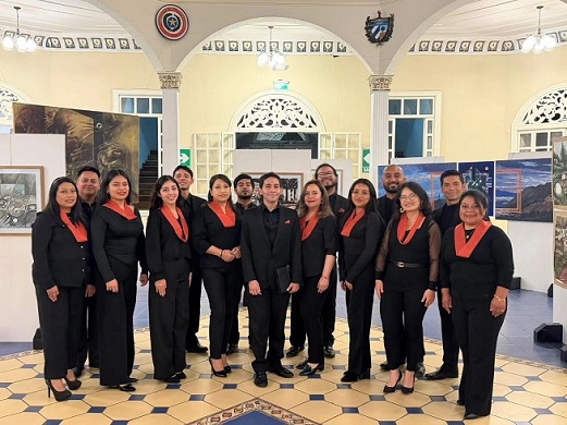 El Coro Polifónico Municipal de Loja, bajo la dirección de Karla Espinosa, presentan su gran Concierto de Película en el Teatro Bolívar de Loja.