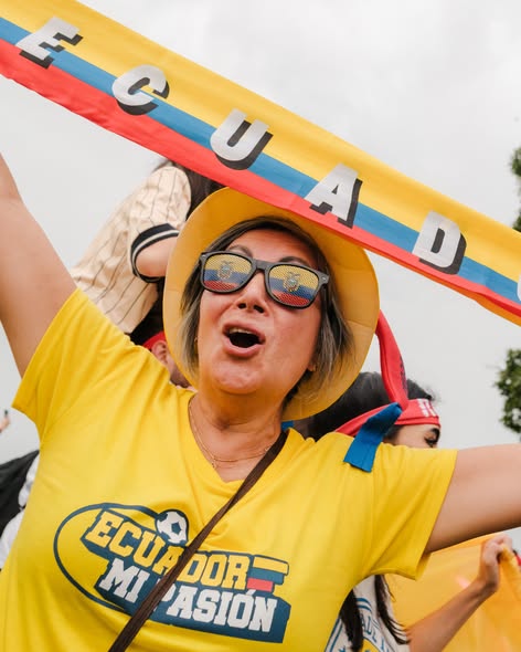La afición ecuatoriana nuevamente se hizo presente para apoyar a su selección.